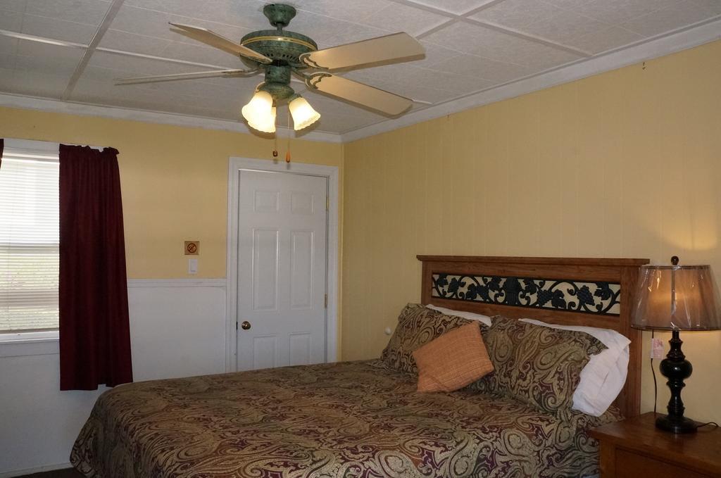 Lake Place Resort Glenhaven Room photo